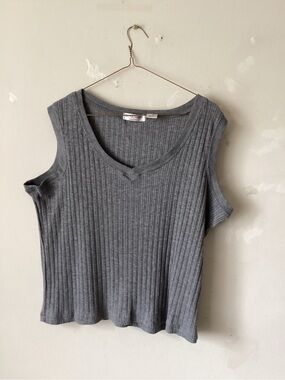 Extra Touch Gray Ribbed V-Neck Sleeveless Tank